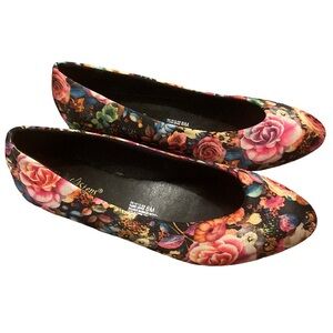 NWOT Floral Women's Flats size 8M
